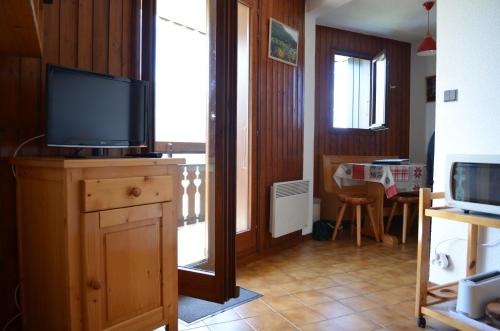 Alpage 8A - Appartement 4 pers - Chatel Reservationにあるテレビまたはエンターテインメントセンター