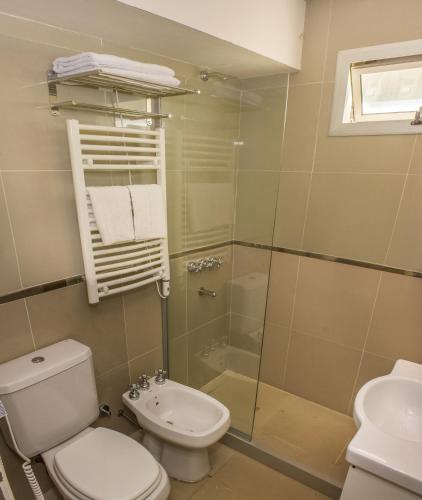 a bathroom with a shower and a toilet and a sink at Mitre Al Mar in Ostende