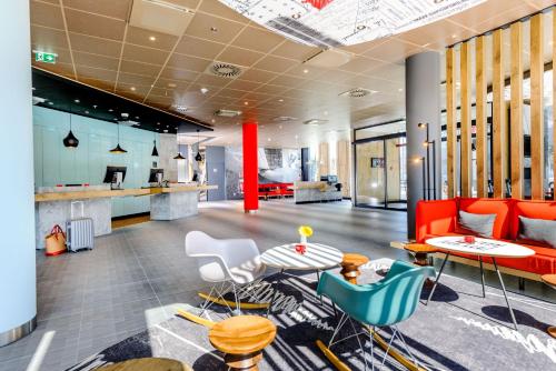 Zona de estar de ibis Wien Hauptbahnhof