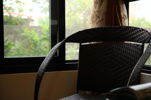 a wicker chair sitting in front of a window at Jimei Homestay in Jian