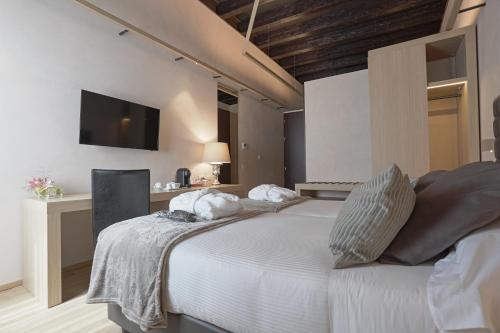 Postel nebo postele na pokoji v ubytování Alba Palace Hotel