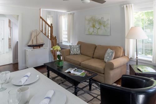 a living room with a couch and a table at West Neck Guesthouse in Shelter Island Heights
