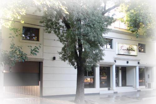 Το κτήριο όπου στεγάζεται  το ξενοδοχείο διαμερισμάτων