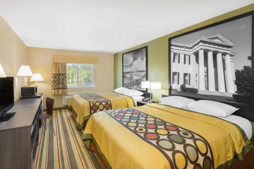 מיטה או מיטות בחדר ב-Super 8 by Wyndham Vicksburg