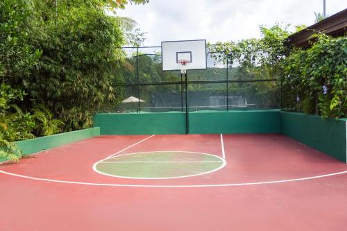 a court with a basketball hoop on a tennis court at Apartment in Sublime Samana Résidence in Las Terrenas