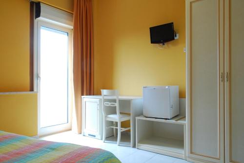 TV a/nebo společenská místnost v ubytování Hotel Michelangelo