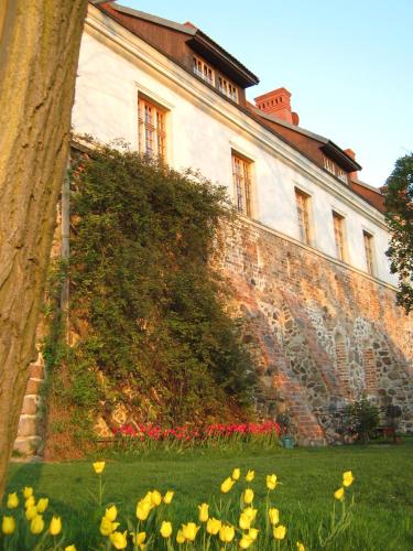 Ein Garten an der Unterkunft Klasztor Cedynia Hotel