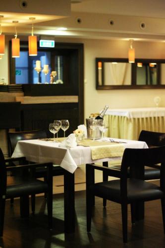 a table in a restaurant with wine glasses on it at Hotel-Restauracja Platan in Chrzanów