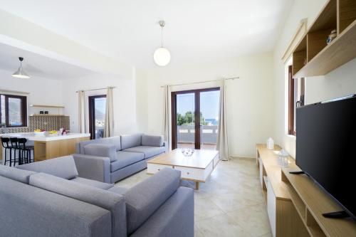 TV a/nebo společenská místnost v ubytování Seaside Villa Balos