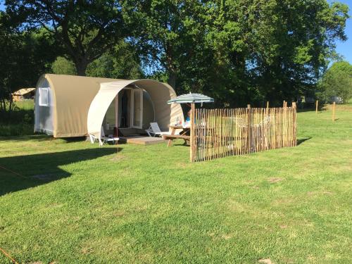Κήπος έξω από το O2 Camping