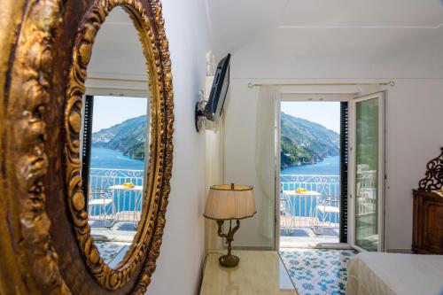a mirror in a room with a view at Hotel Reginella in Positano