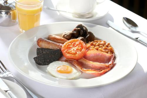 Frühstücksoptionen für Gäste der Unterkunft Derby Mickleover Hotel, BW Signature Collection