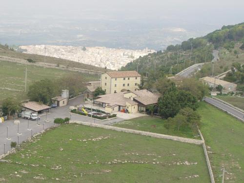 an aerial view of a house on a hill at Antica Stazione in Chiaramonte Gulfi
