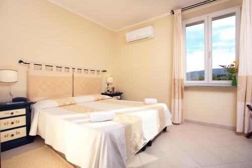 Ein Bett oder Betten in einem Zimmer der Unterkunft Hotel Domominore
