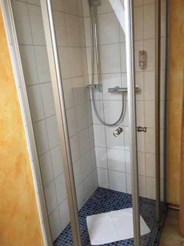 Bilik mandi di Hotel Landgut Jungfleisch
