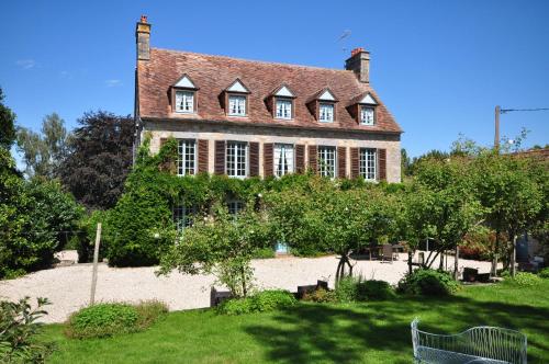 an old house with a bench in front of it at Chambres d'Hôtes Belle Vallee in Domfront