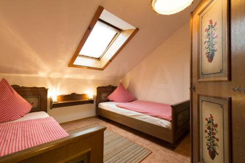 Una cama o camas en una habitación de Ferienanlage Bäckerwiese
