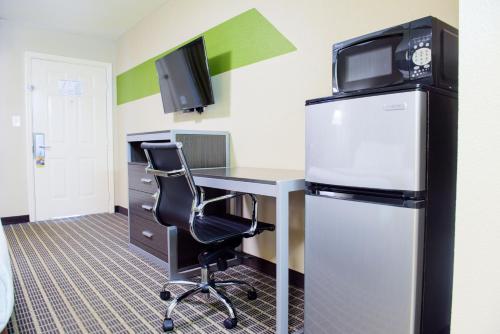 Dapur atau dapur kecil di Days Inn & Suites by Wyndham Athens