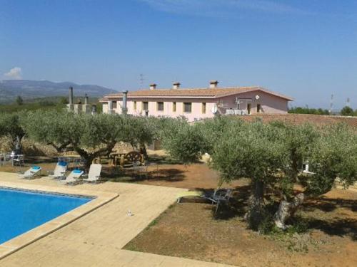 Vista de la piscina de L'Ermita Casa Ripo o d'una piscina que hi ha a prop