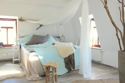 a bedroom with a bed with a canopy at Loft im Turmhaus am Weissen Hirsch in Dresden