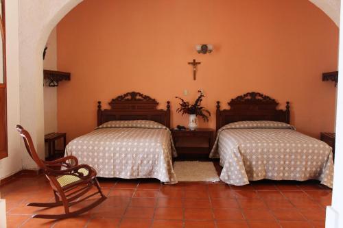 Giường trong phòng chung tại Hotel Posada Doña Lala