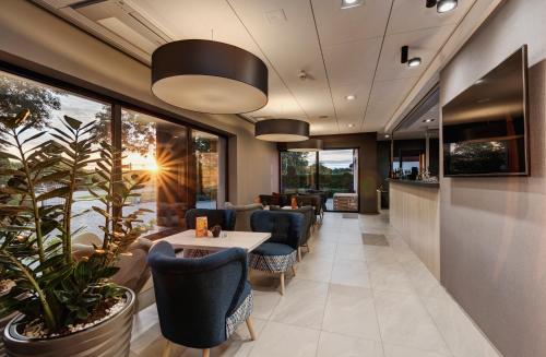 Телевизор и/или развлекательный центр в WIND Hotel