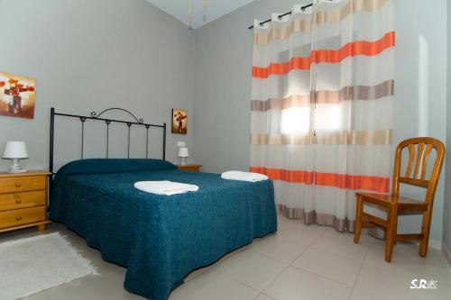 a bedroom with a bed and a chair at Camping las Catalinas in Ríolobos