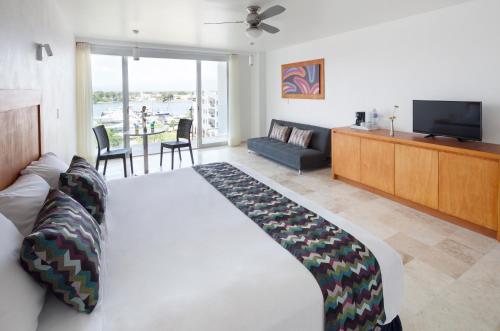 a hotel room with a bed and a television at Hotel Villa Varadero in Nuevo Vallarta 