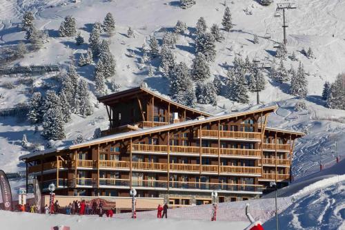 a building on a ski slope in the snow at Chalet des Neiges : La Cime Des Arcs in Arc 2000