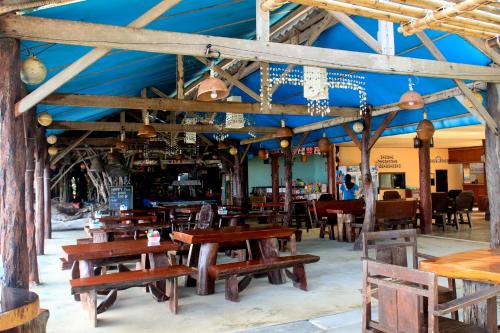 Restaurace v ubytování Lanta Emerald Bungalow