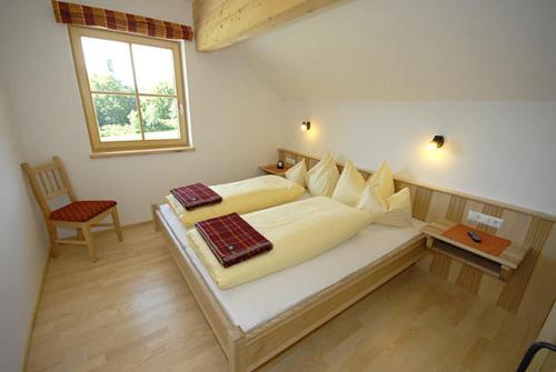Giường trong phòng chung tại Appartements Stiererhof