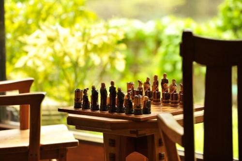 a chess board on top of a wooden table at Hakkei in Maniwa