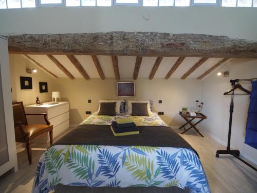 a bedroom with a large bed and a desk at 18 Torres in Zaragoza