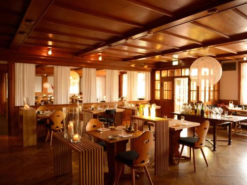 Der Hirschenにあるレストランまたは飲食店