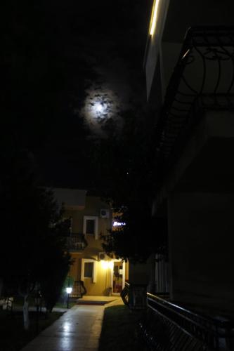 a night view of a house with the moon in the sky at Samdan Hotel in Pamukkale