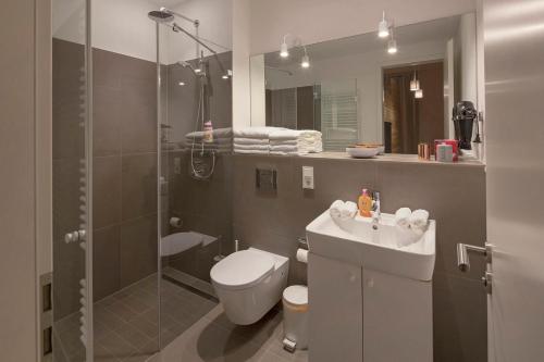 Phòng tắm tại Modern Design Apartment