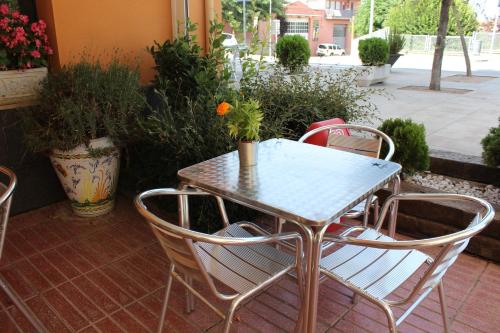 Gambar di galeri bagi Hostal Montserrat di Tona