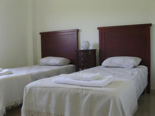 Apartamento del Golf Dona Julia y Cortesin tesisinde bir odada yatak veya yataklar