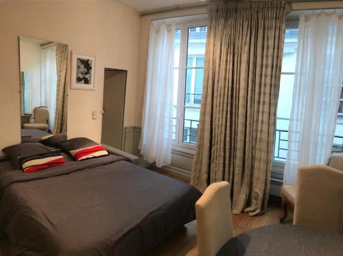 パリにあるAtypique apartment - Saint-Germain des Présのギャラリーの写真