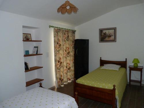 A bed or beds in a room at La Courtoise "Chez Gustine"