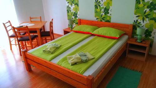 Giường trong phòng chung tại Rooms Ana