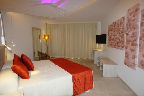 Una cama o camas en una habitación de Hotel Abrat