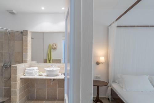 Koupelna v ubytování Skiathos Holidays Suites & Villas