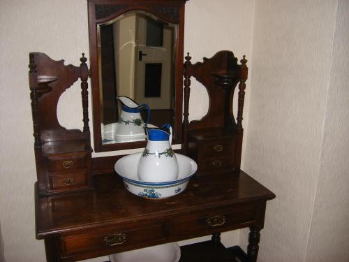 a table with a mirror and a vase on it at The Kings Head Hotel in Abergavenny