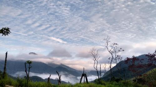 Landskap semula jadi dekat dengan rumah percutian