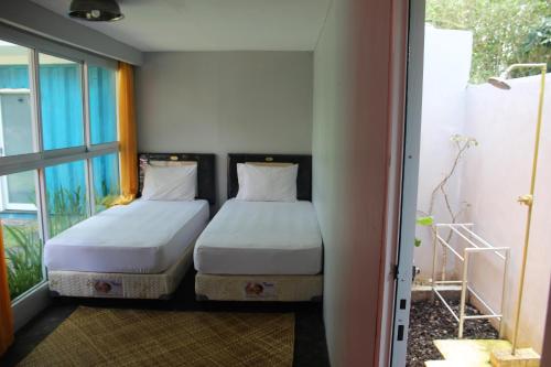 Säng eller sängar i ett rum på Kubu Container