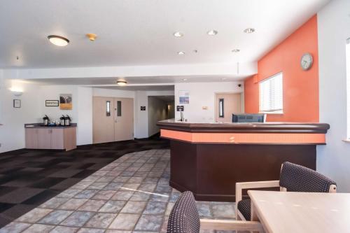 Kuchyň nebo kuchyňský kout v ubytování Motel 6-Seaside, OR