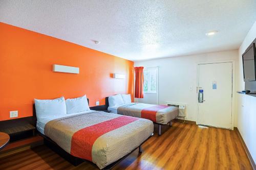 Postelja oz. postelje v sobi nastanitve Motel 6-Blue Springs, MO