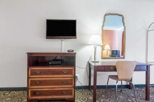 TV a/nebo společenská místnost v ubytování Motel 6-Hope, AR