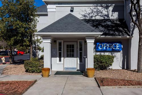 a building with a office sign in front of it at Studio 6-Albuquerque, NM - North in Albuquerque